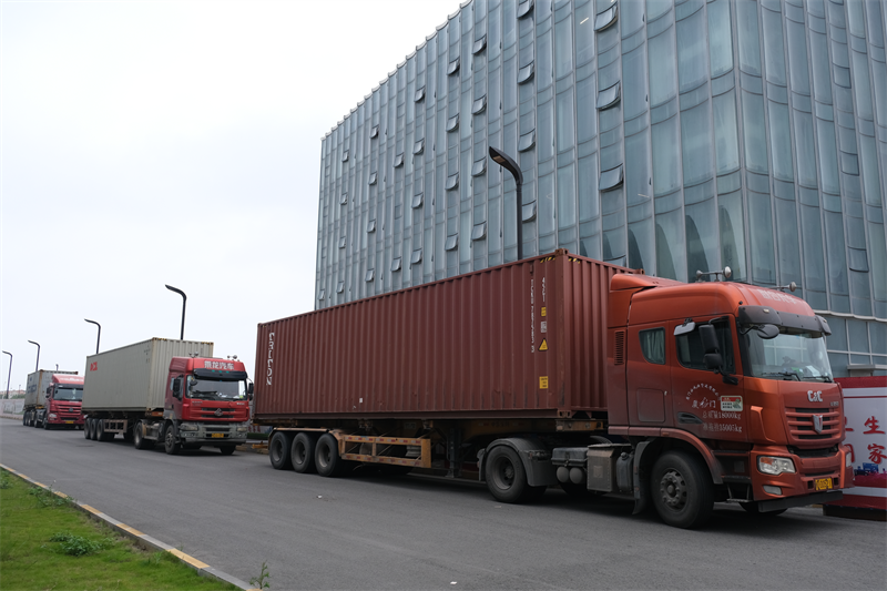 Mesin Membuat Bata QGM Dihantar ke Timur Tengah, membantu pembinaan serantau mengambil lompatan baru ke hadapan