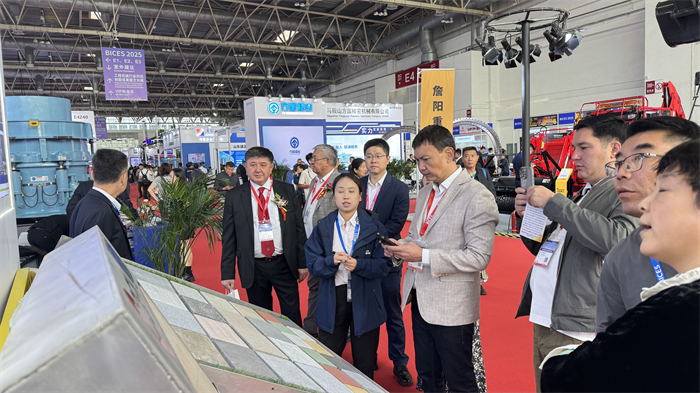 Golden Autumn Gathering to Talk Pintar Pembuatan, Kekuatan Quangong Membuat Kecemerlangan