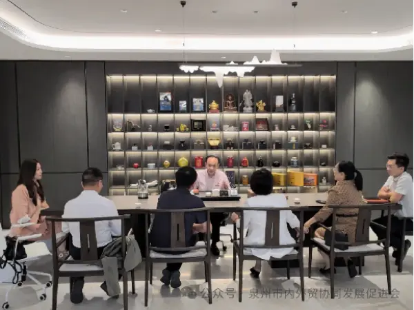 Quangong Machinery Co., Ltd .: Penanda aras untuk industri dengan ketukangan