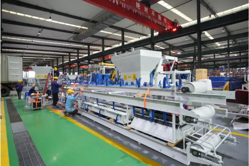 Musim bunga adalah masa yang sesuai untuk kerja keras dan kemajuan. Quangong Machinery Co., Ltd. sedang sibuk menghantar barangan ke luar negara.