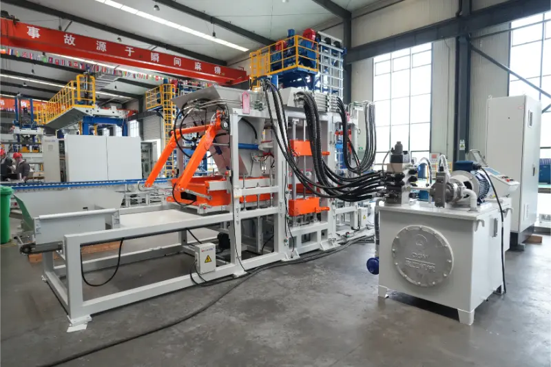 Barisan pengeluaran pembuatan bata automatik sepenuhnya QT6 Quangong Machinery Co., Ltd. memperkasakan pengeluaran bata yang sangat menguntungkan daripada sisa pepejal